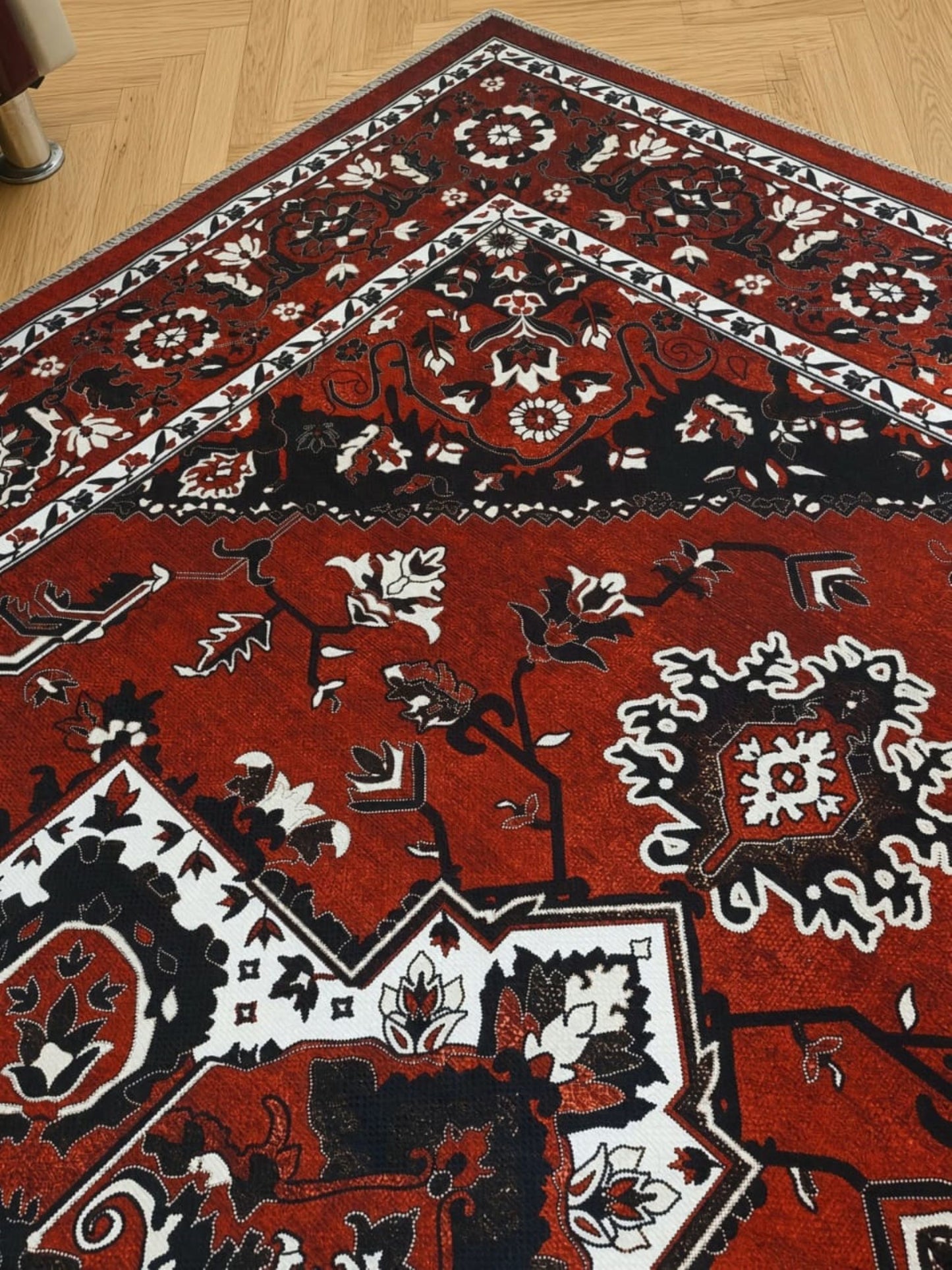 Saray Black Chenille Rug